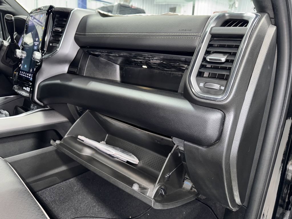 New 2025 RAM 2500 Laramie AWD/4WD image 17