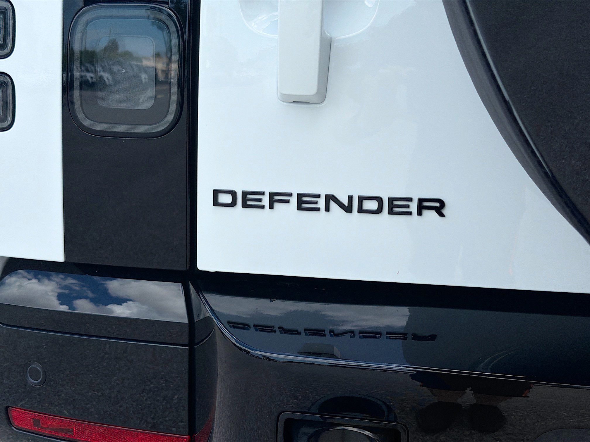 New 2026 Land Rover Defender 130 X-Dynamic SE AWD/4WD image 11