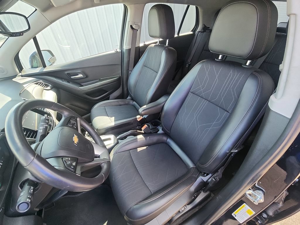 Used 2022 Chevrolet Trax LT w/ LT Convenience Package AWD/4WD image 15