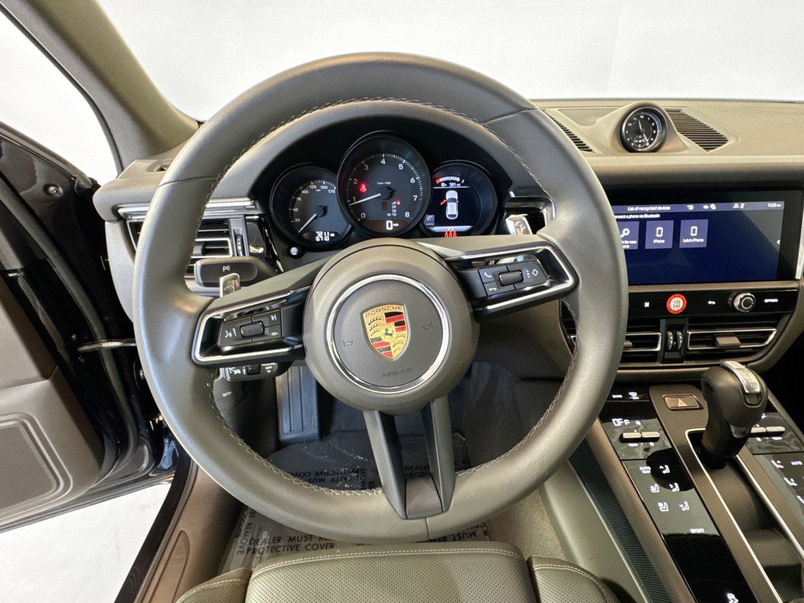 Used 2025 Porsche Macan AWD/4WD image 13