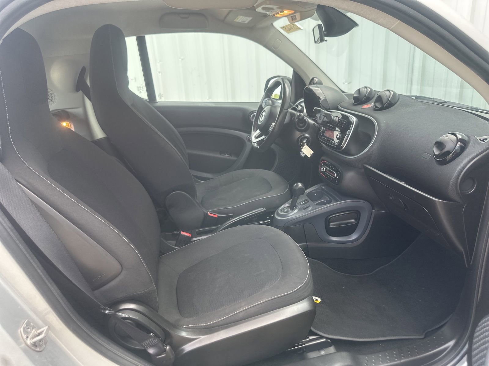 Used 2016 smart fortwo Prime RWD image 12