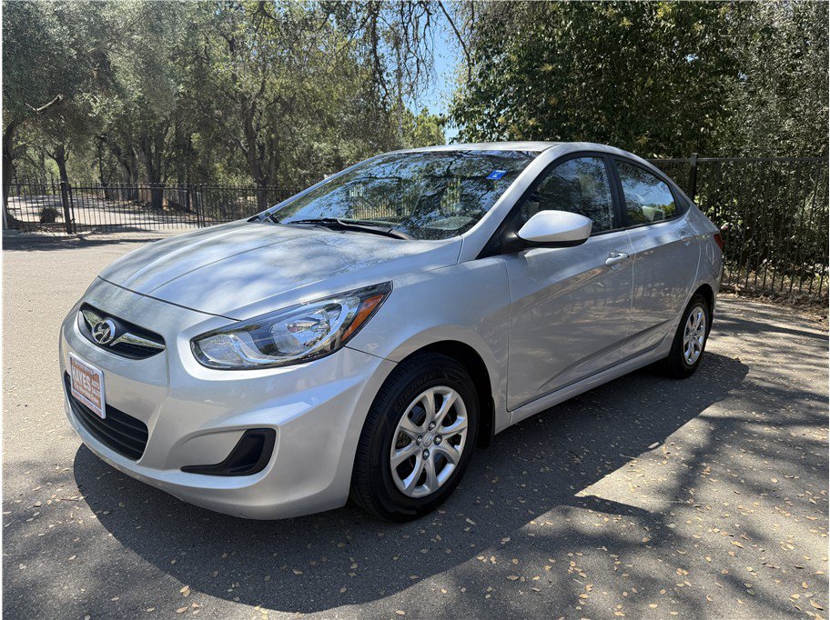 Used 2012 Hyundai Accent GLS FWD image 3