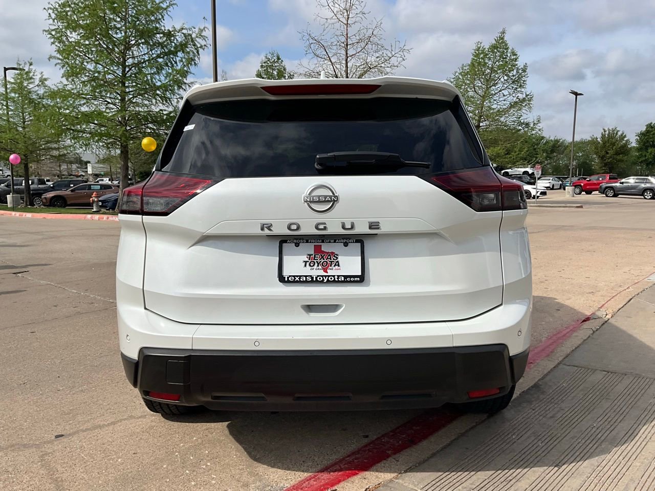 Used 2025 Nissan Rogue SV FWD image 7