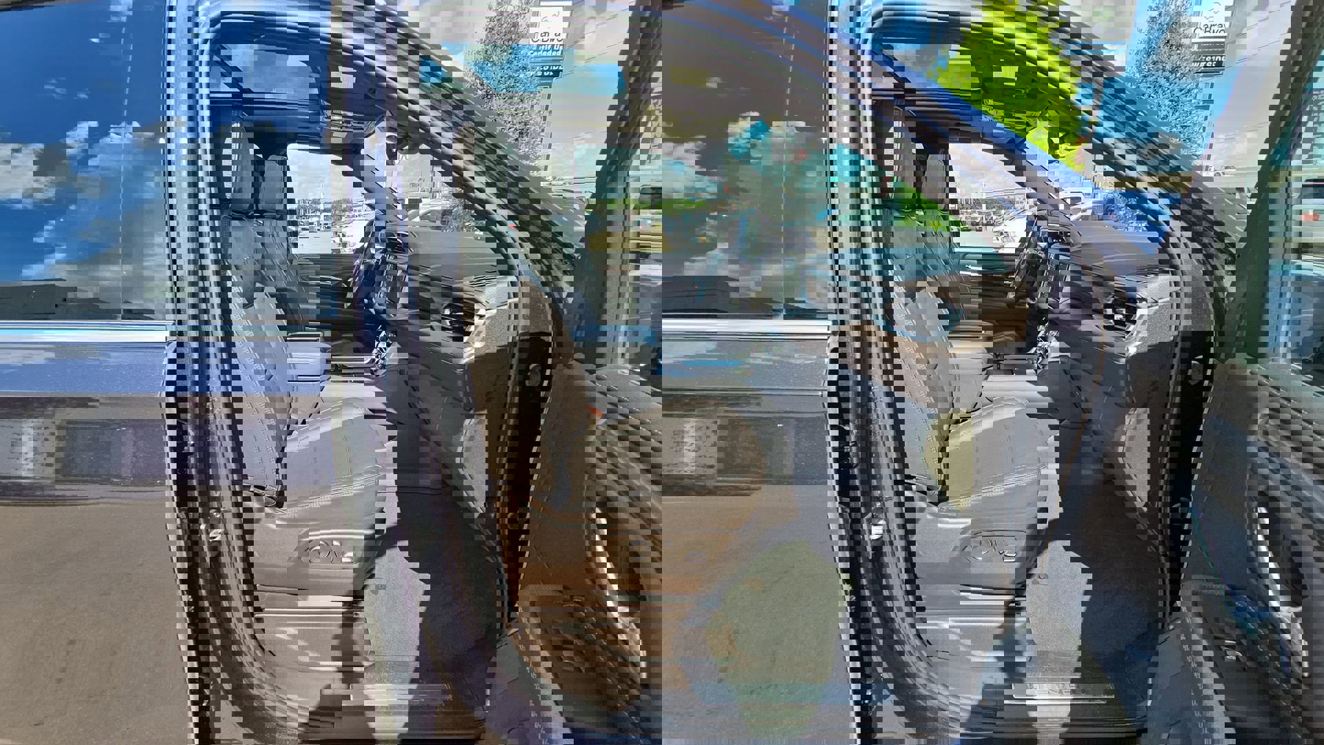 Used 2024 GMC Yukon XL Denali w/ Denali Reserve Package image 30