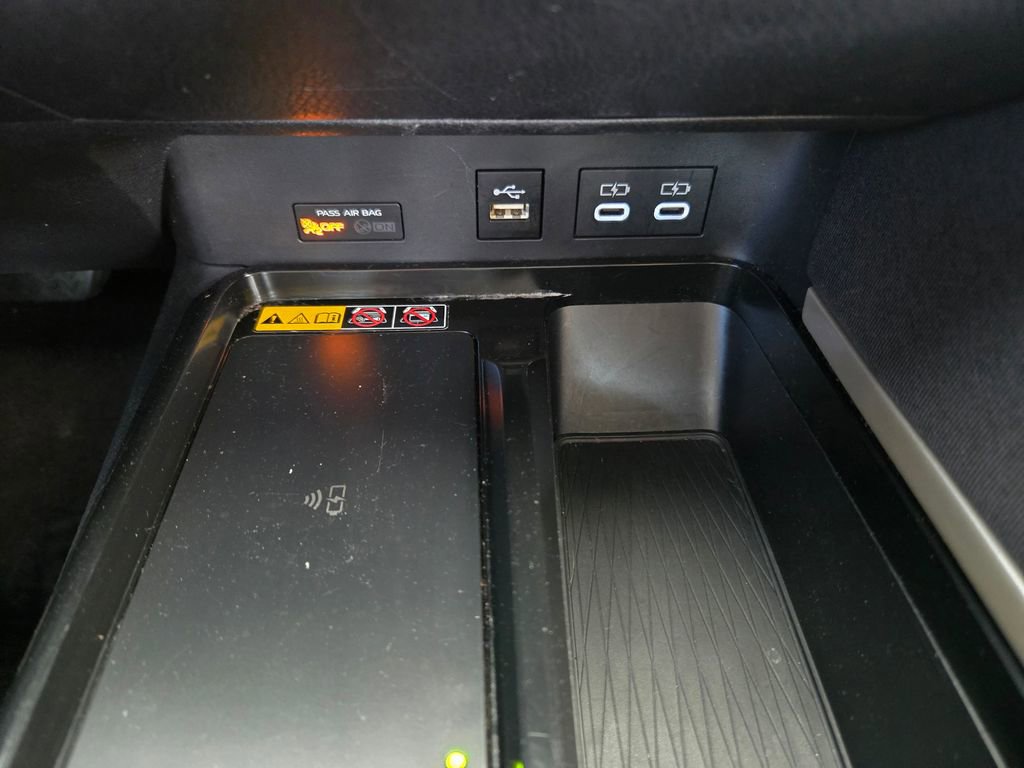 Used 2025 Toyota Camry LE FWD image 37