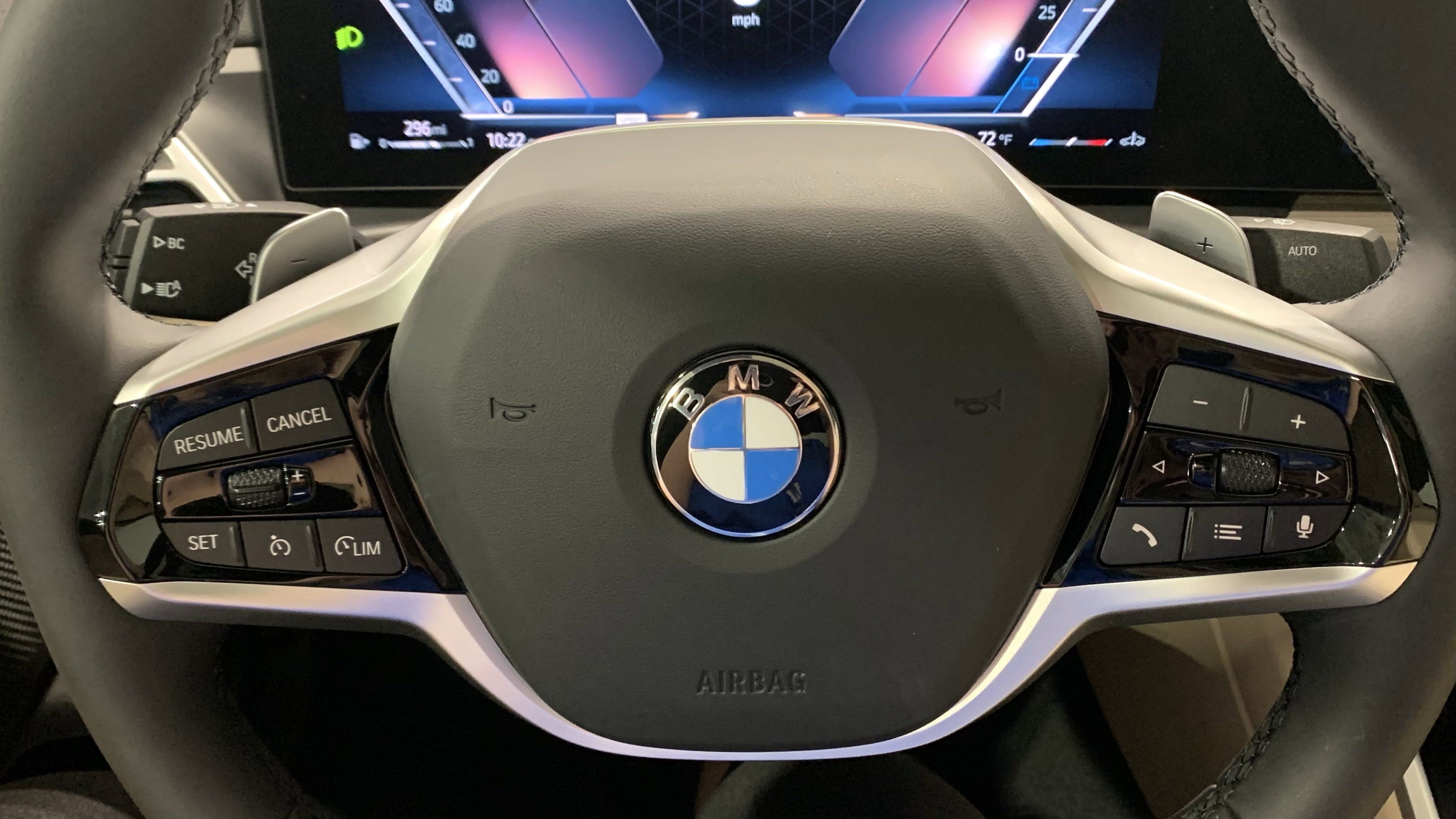 Used 2025 BMW 330i xDrive Sedan w/ Premium Package AWD/4WD image 16