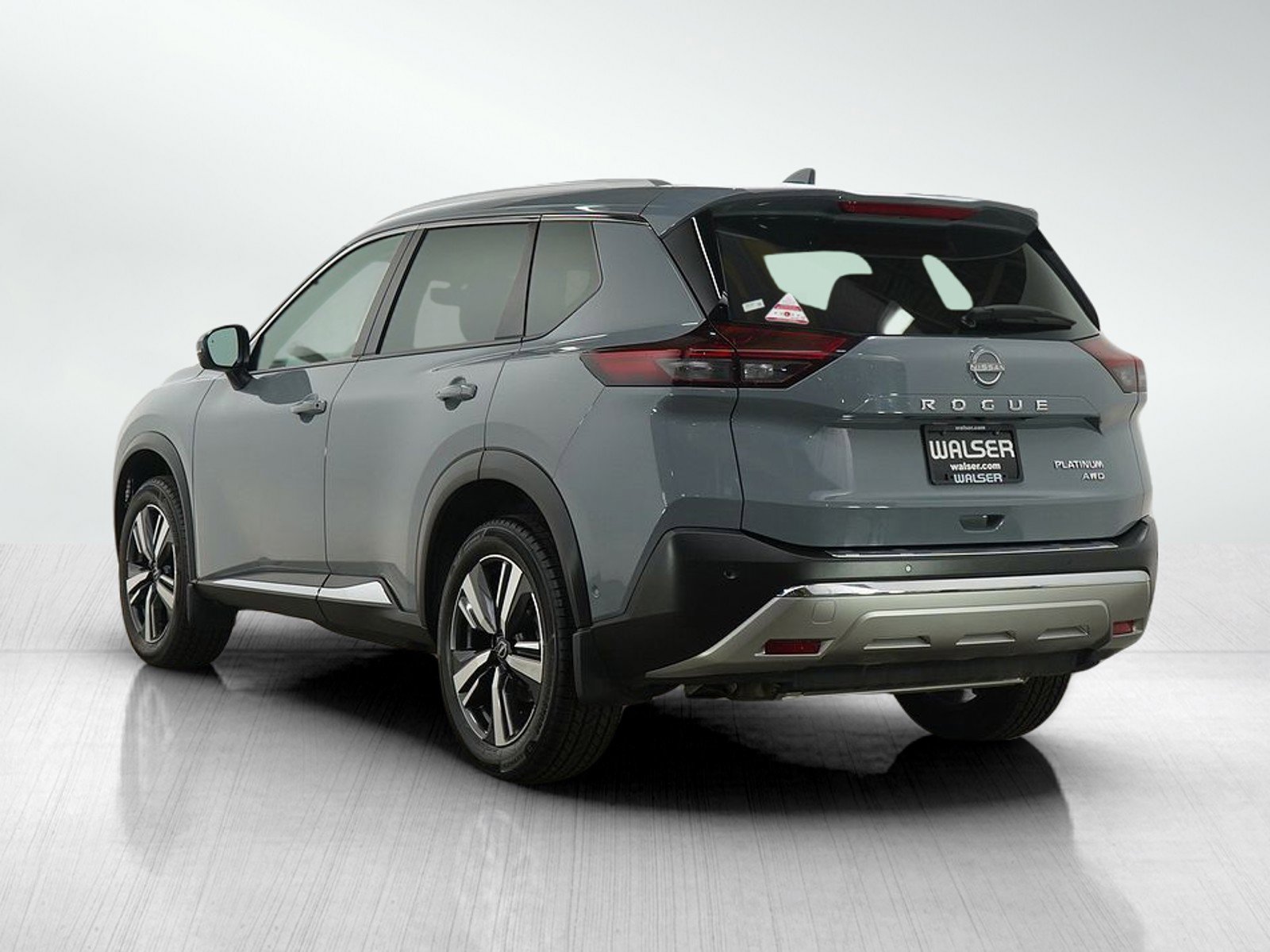 Used 2023 Nissan Rogue Platinum w/ Platinum Premium Package image 3
