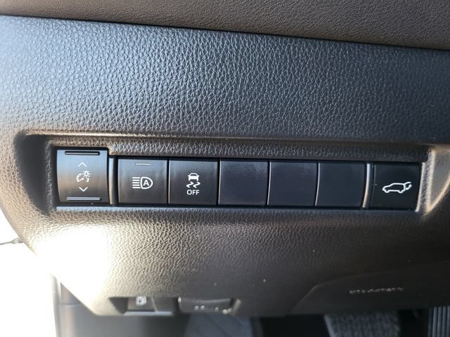 Used 2021 Toyota Venza LE w/ Carpet Mat Package (TMS) AWD/4WD image 21