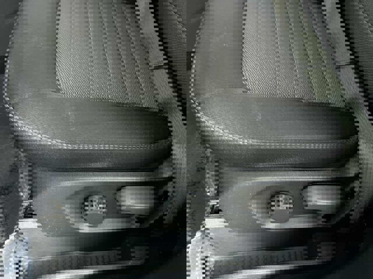 Used 2022 Ford Edge SE w/ Black Appearance Package image 14