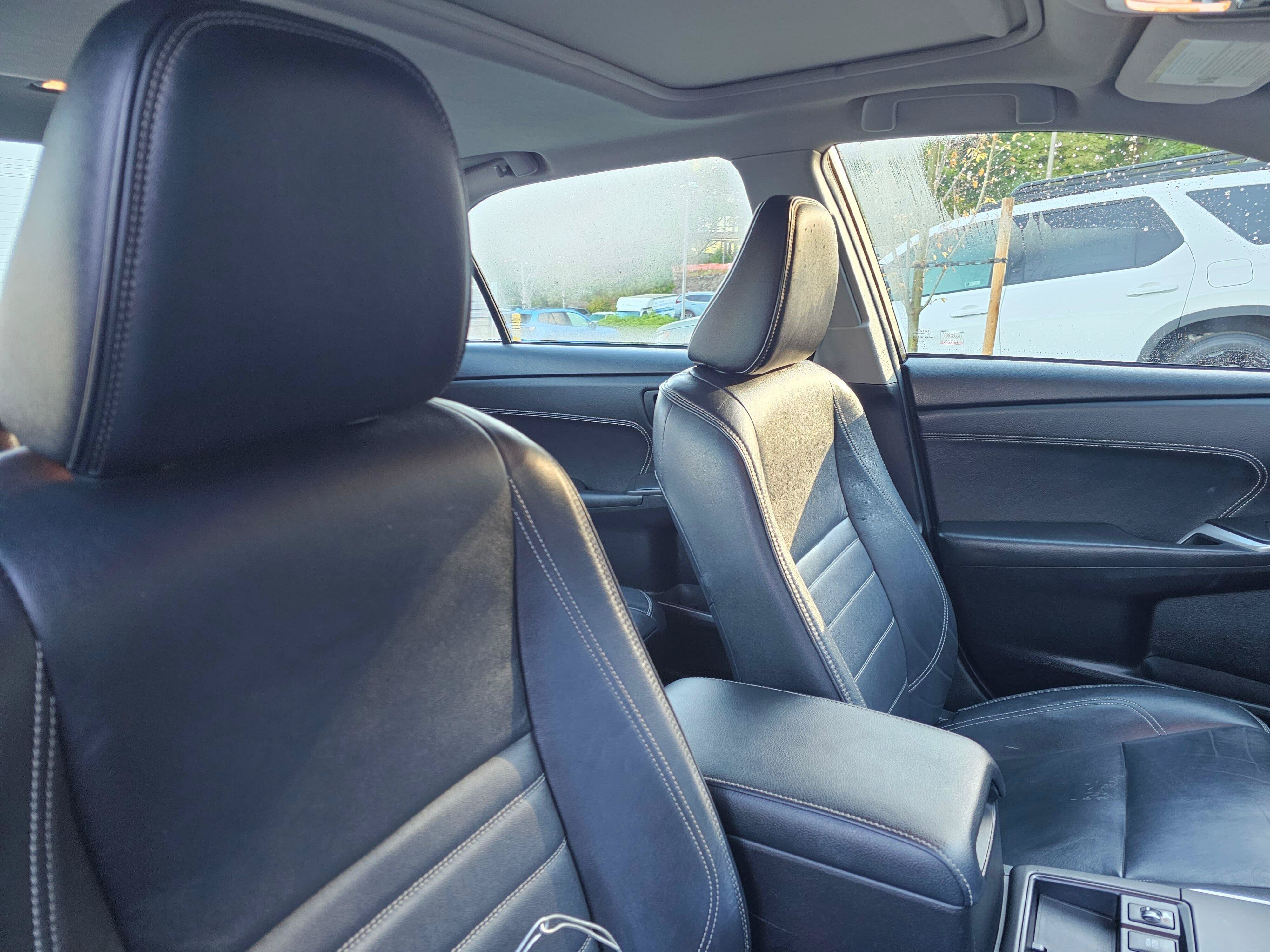 Used 2015 Toyota Camry XLE w/ Moonroof Package FWD image 11