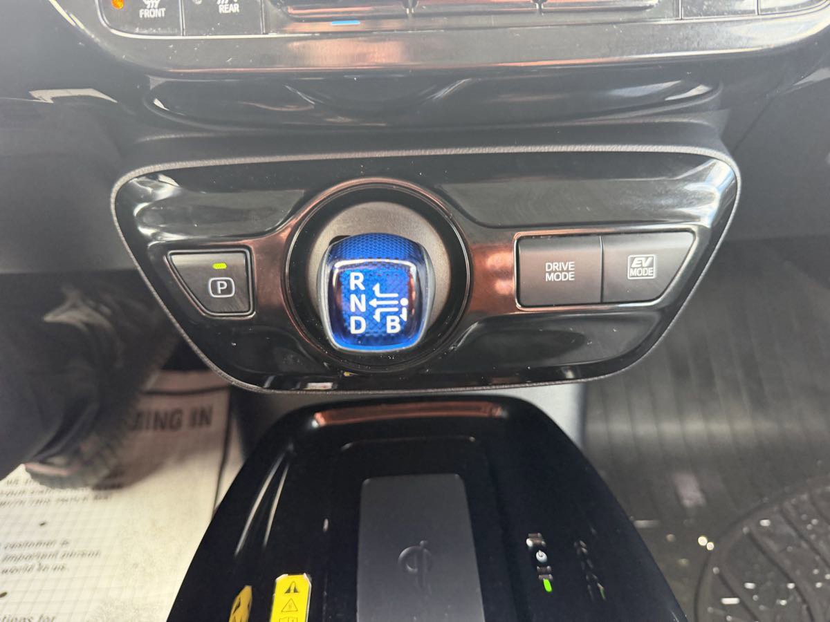 Used 2021 Toyota Prius XLE image 37