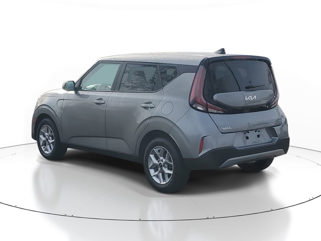 Used 2025 Kia Soul LX w/ LX Technology Package image 3