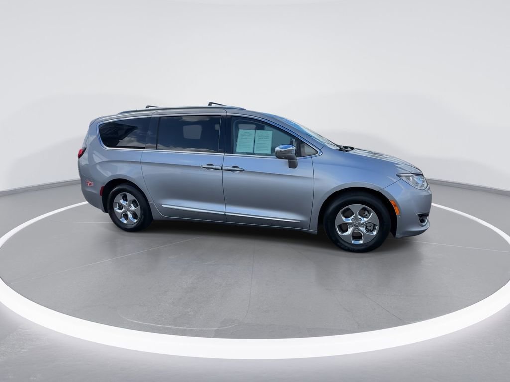 Used 2018 Chrysler Pacifica Limited w/ Advanced Safetytec Group FWD image 17