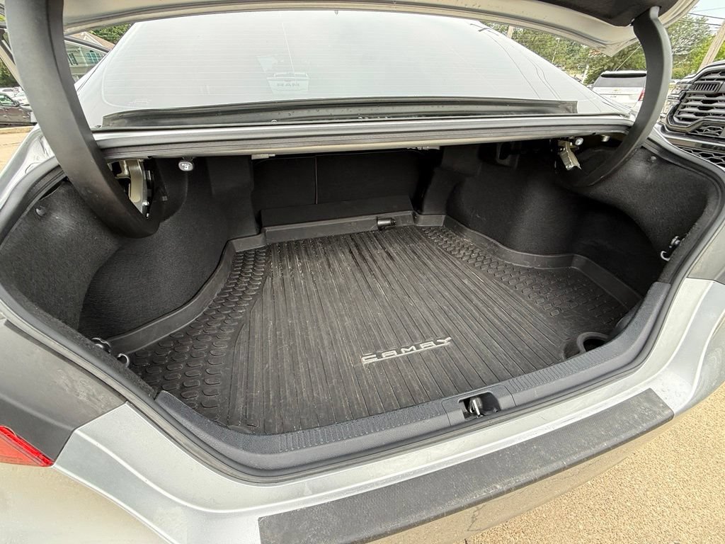 Used 2020 Toyota Camry SE FWD image 26