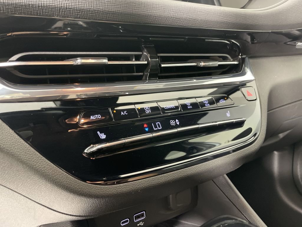 Used 2025 Buick Envista Avenir image 17