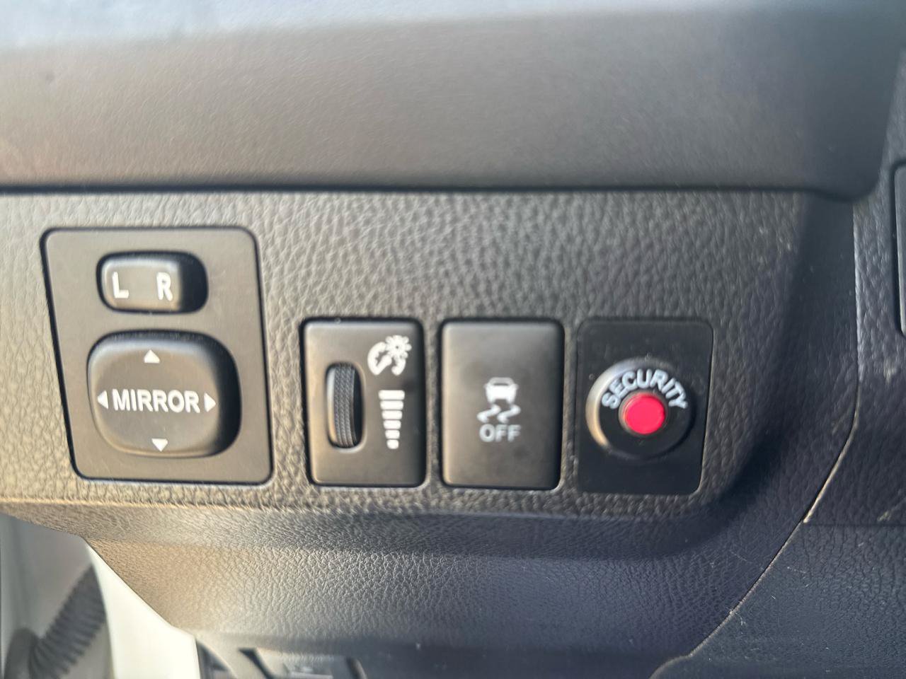 Used 2015 Toyota RAV4 LE FWD image 11
