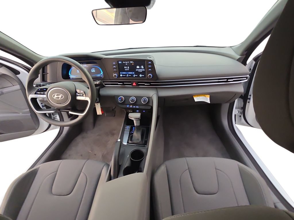 Certified 2026 Hyundai Elantra SE FWD image 9