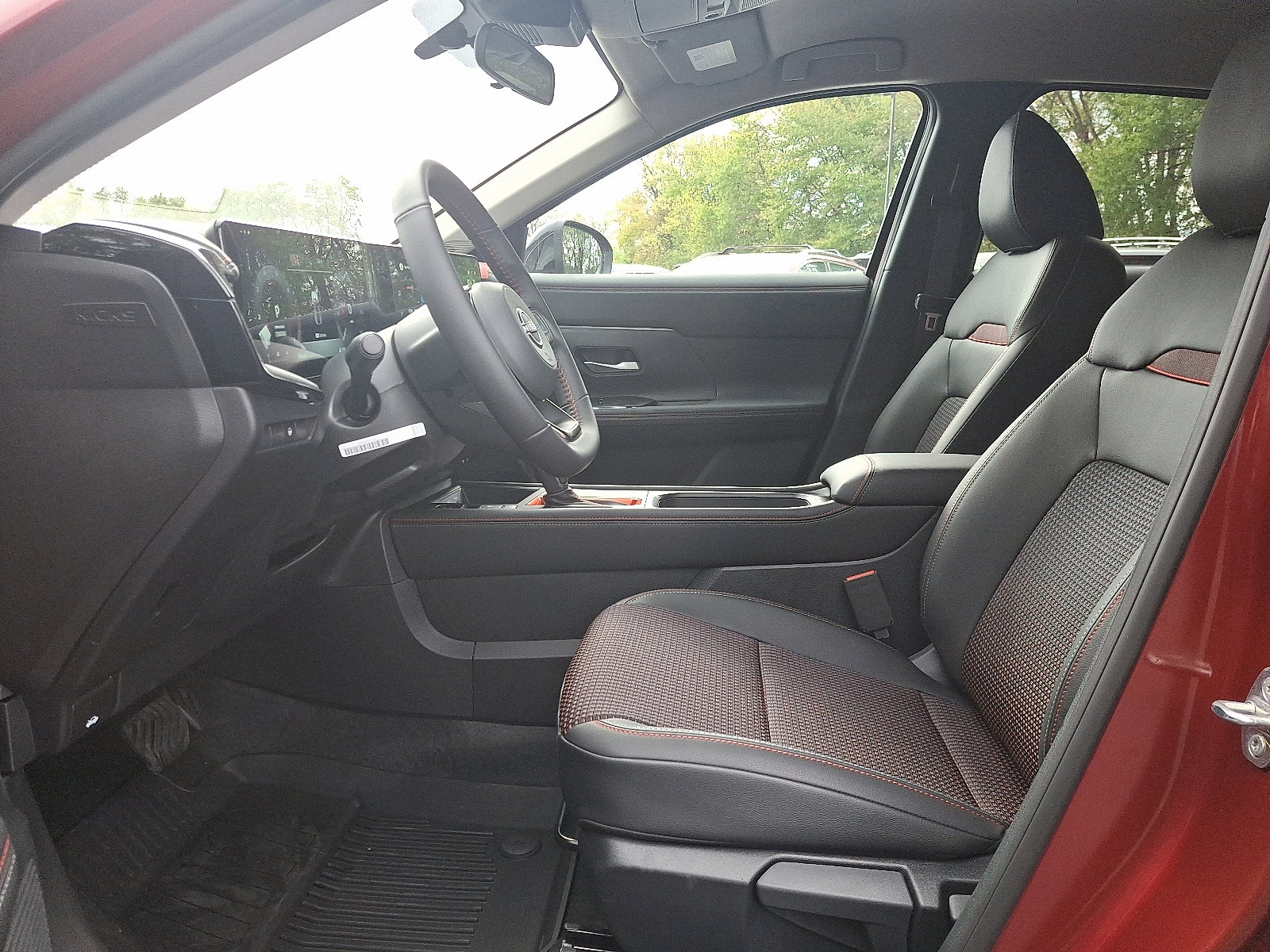 Used 2026 Nissan Kicks SR w/ Cold Weather Package image 6