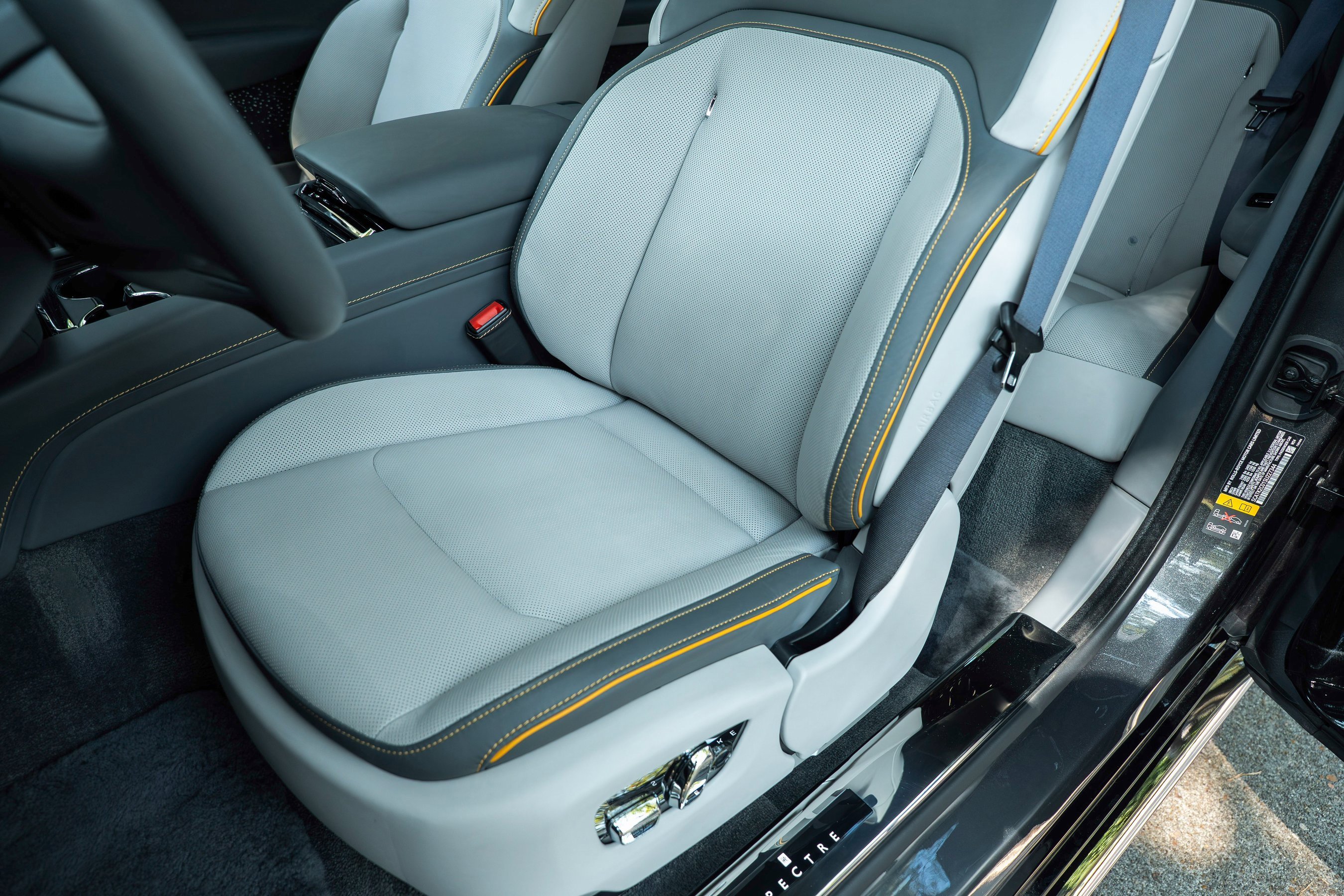 Used 2025 Rolls-Royce Spectre w/ Spectre Launch Package image 24