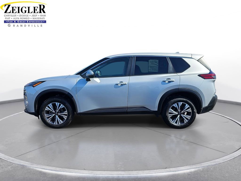 Used 2022 Nissan Rogue SV image 8