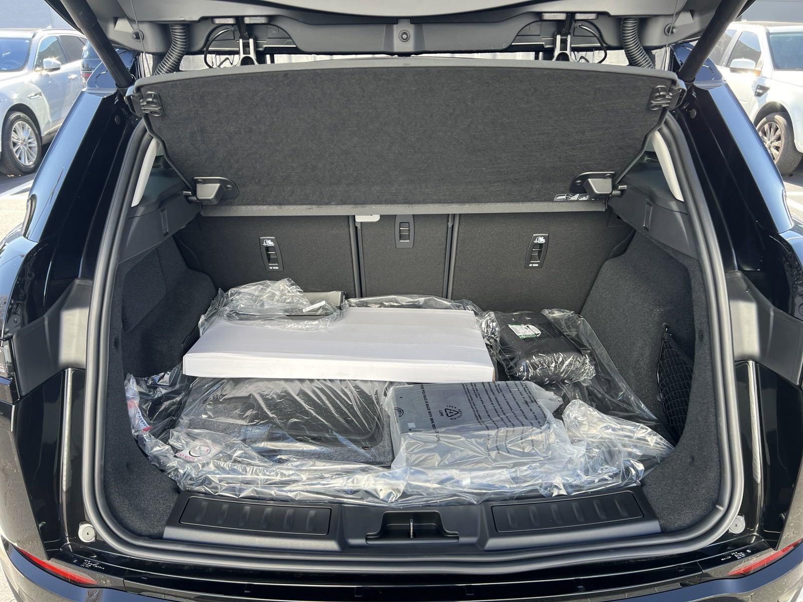 New 2025 Land Rover Range Rover Evoque Dynamic SE image 29