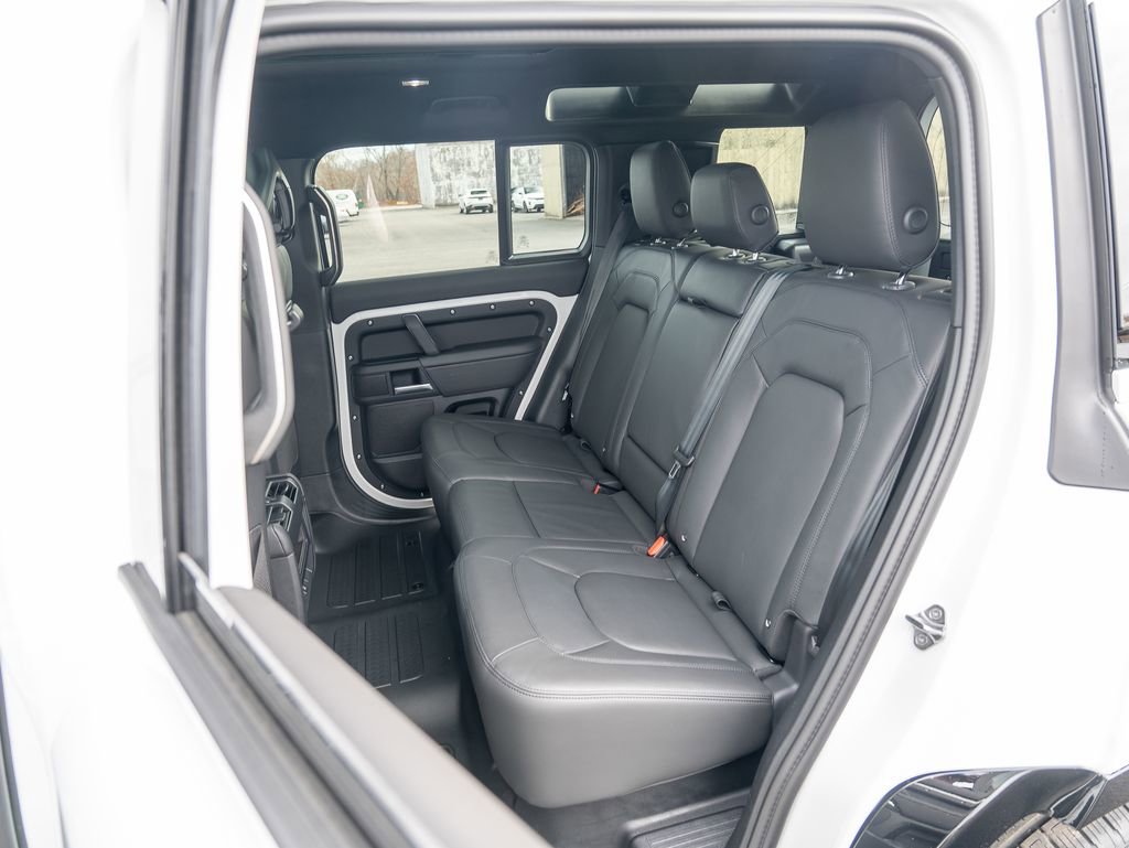 New 2026 Land Rover Defender 110 X-Dynamic SE image 23