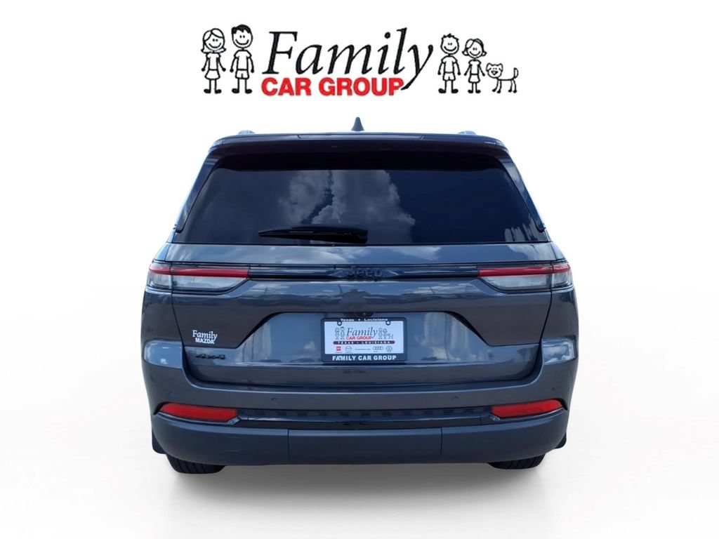 Used 2024 Jeep Grand Cherokee Altitude AWD/4WD image 3