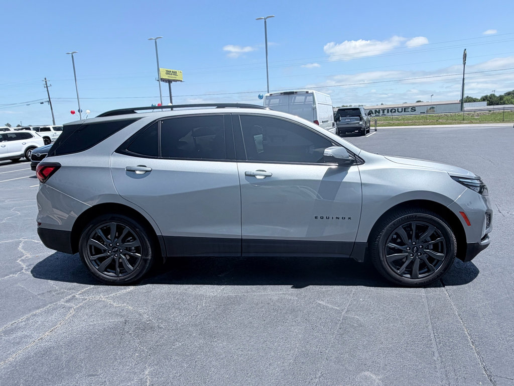 Used 2023 Chevrolet Equinox RS FWD image 4