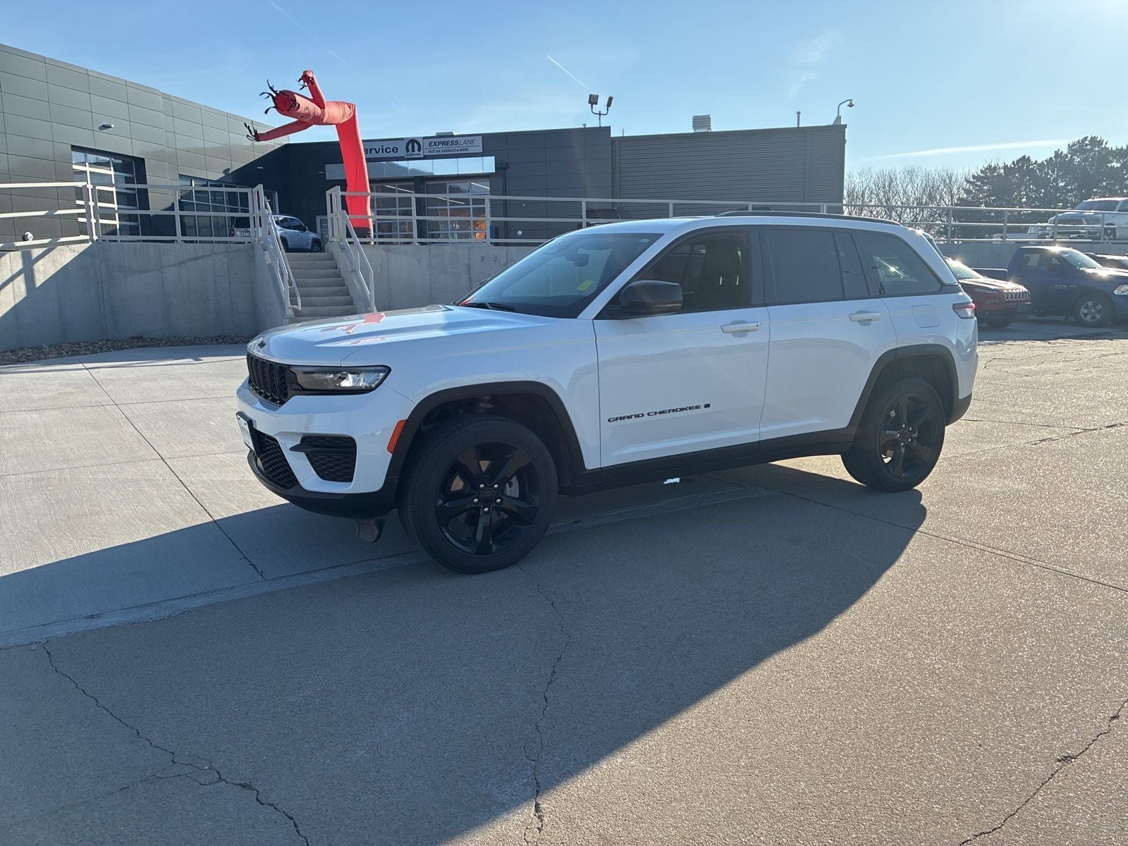 Used 2023 Jeep Grand Cherokee Altitude image 1