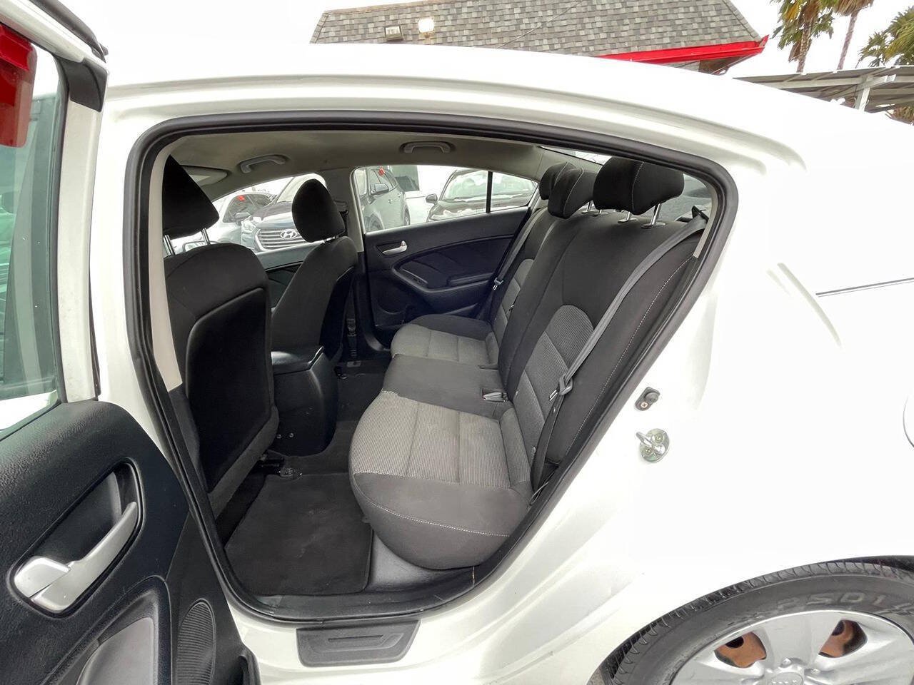 Used 2018 Kia Forte LX FWD image 10