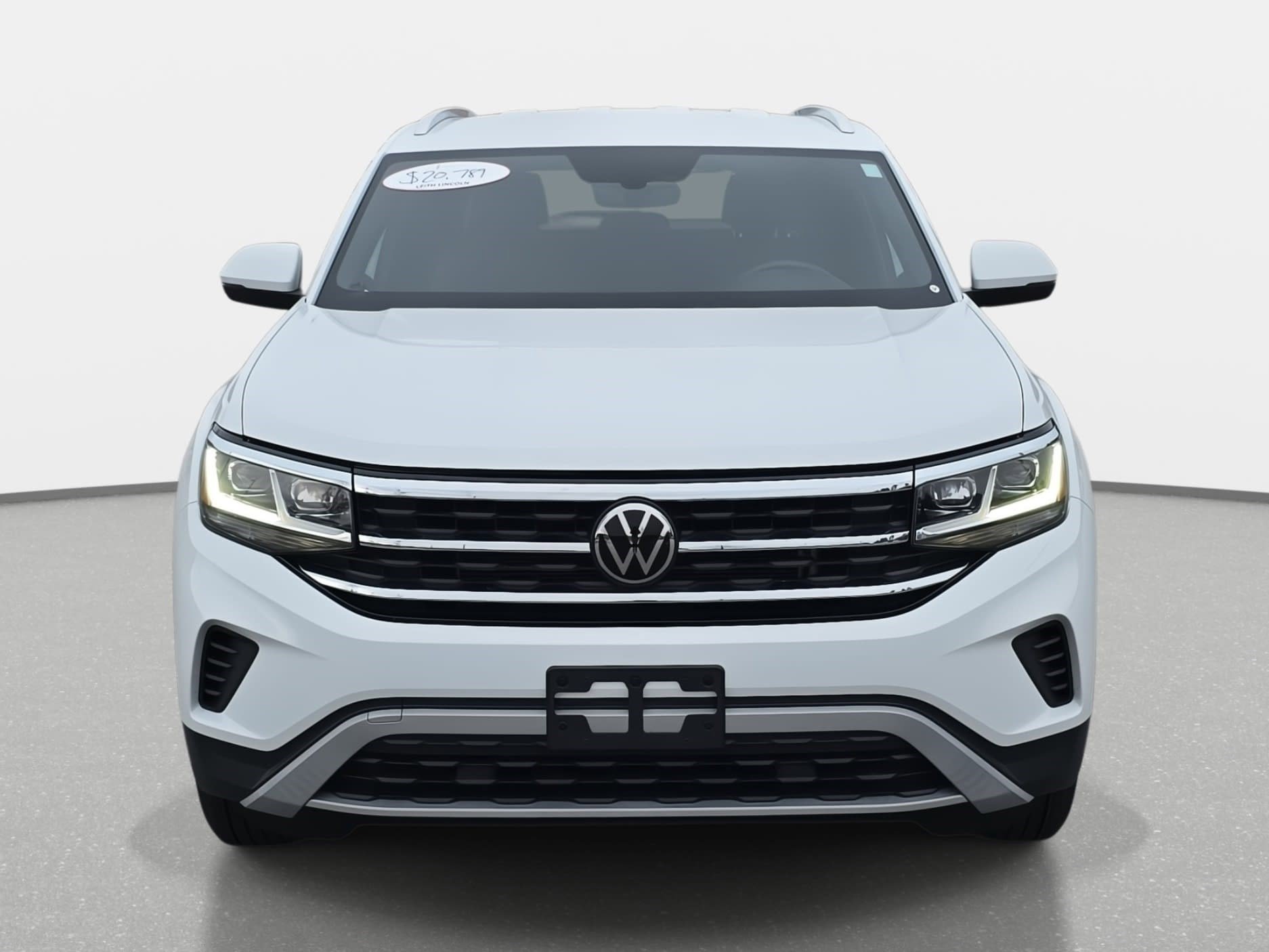 Used 2023 Volkswagen Atlas Cross Sport SE image 2