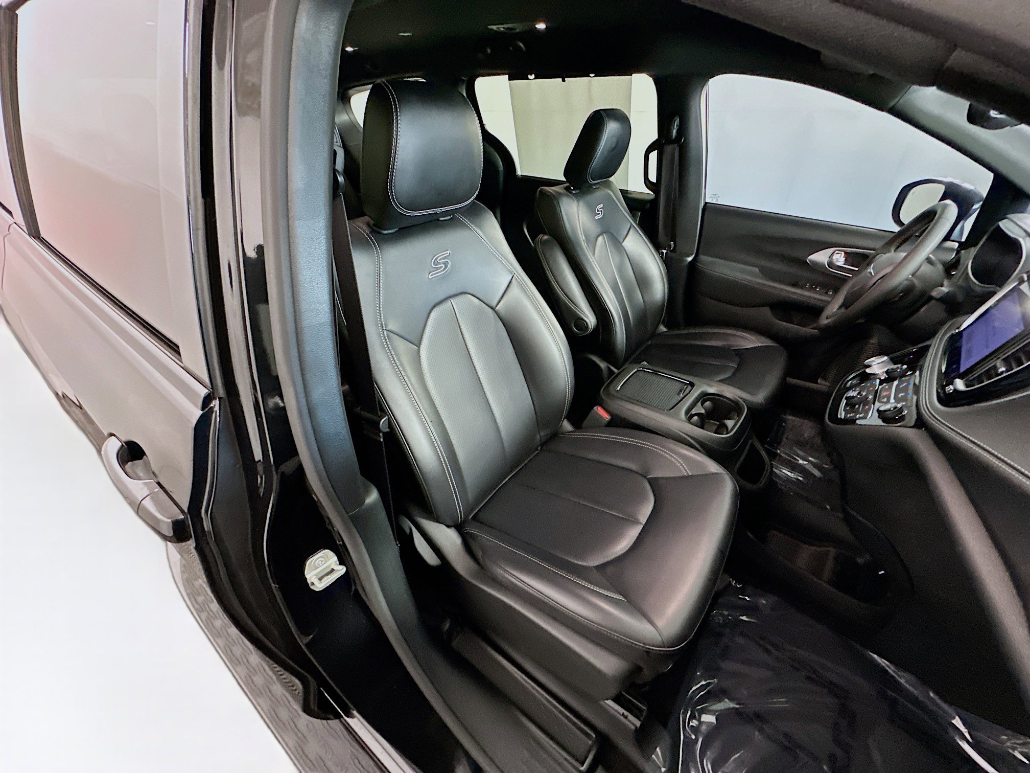 Used 2023 Chrysler Pacifica Touring-L w/ S Appearance Package FWD image 28