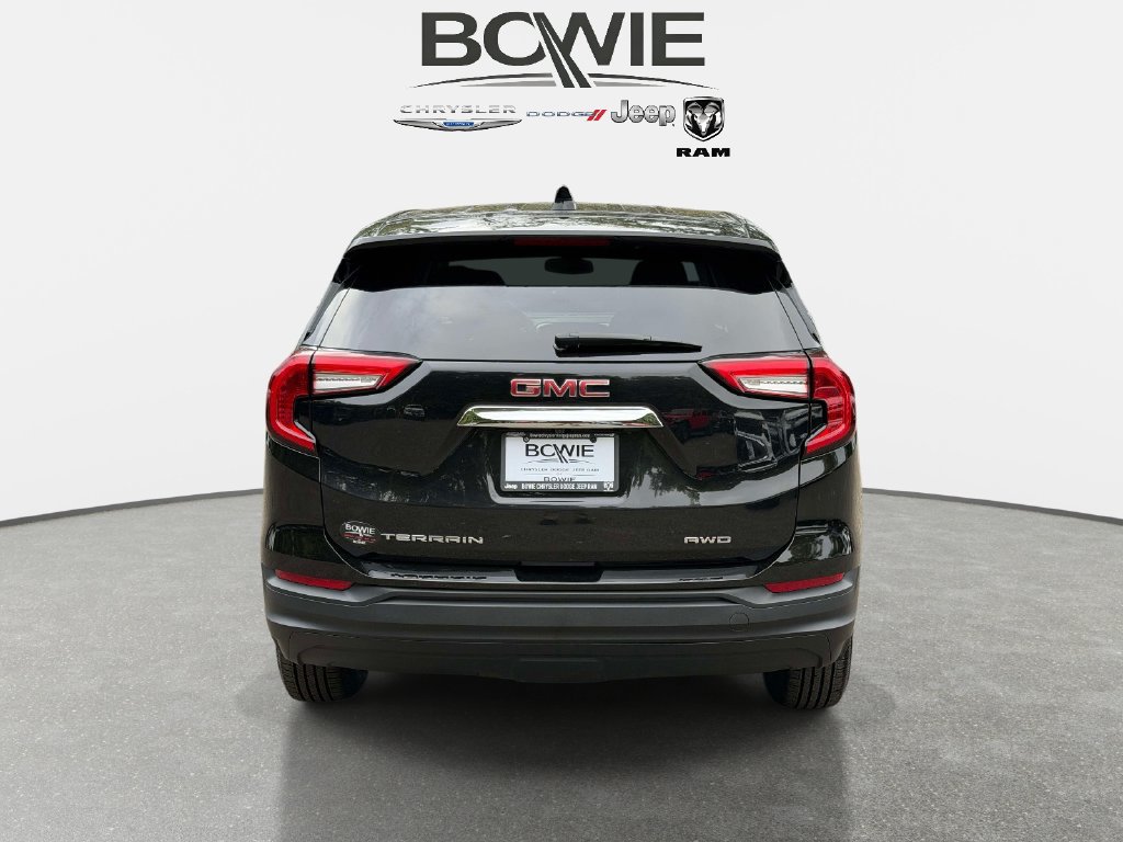 Used 2024 GMC Terrain SLE AWD/4WD image 3