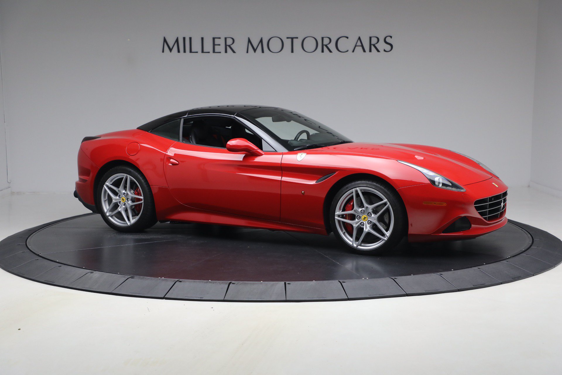 Certified 2017 Ferrari California T RWD image 38