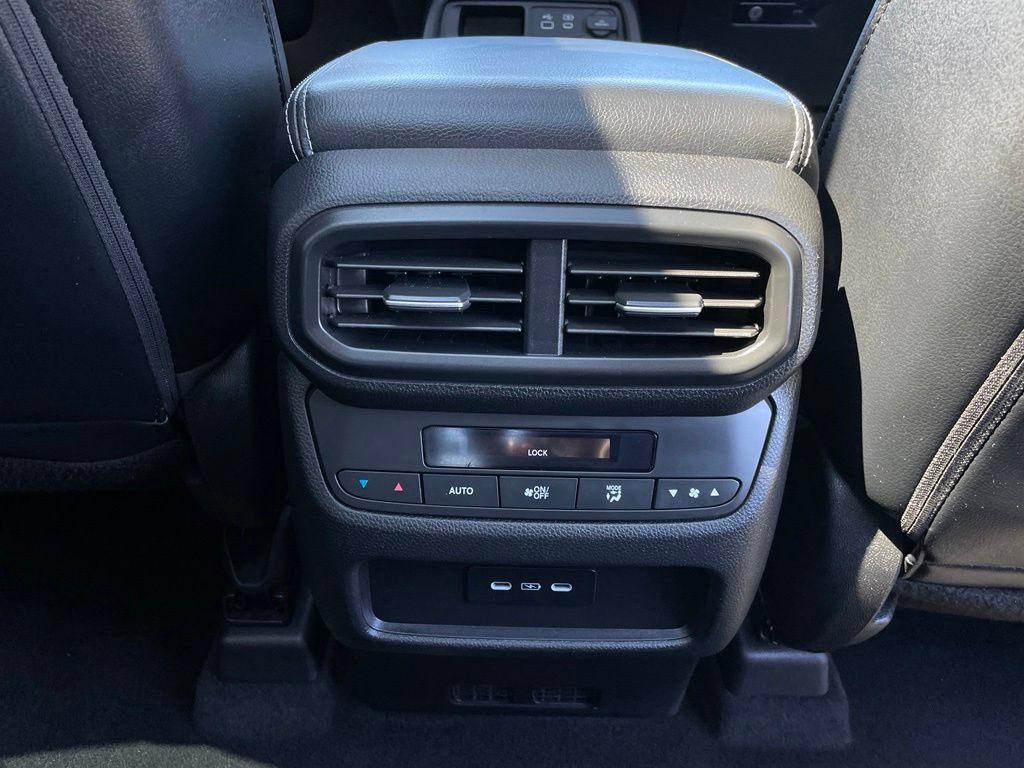 Certified 2025 Honda Pilot Touring image 38