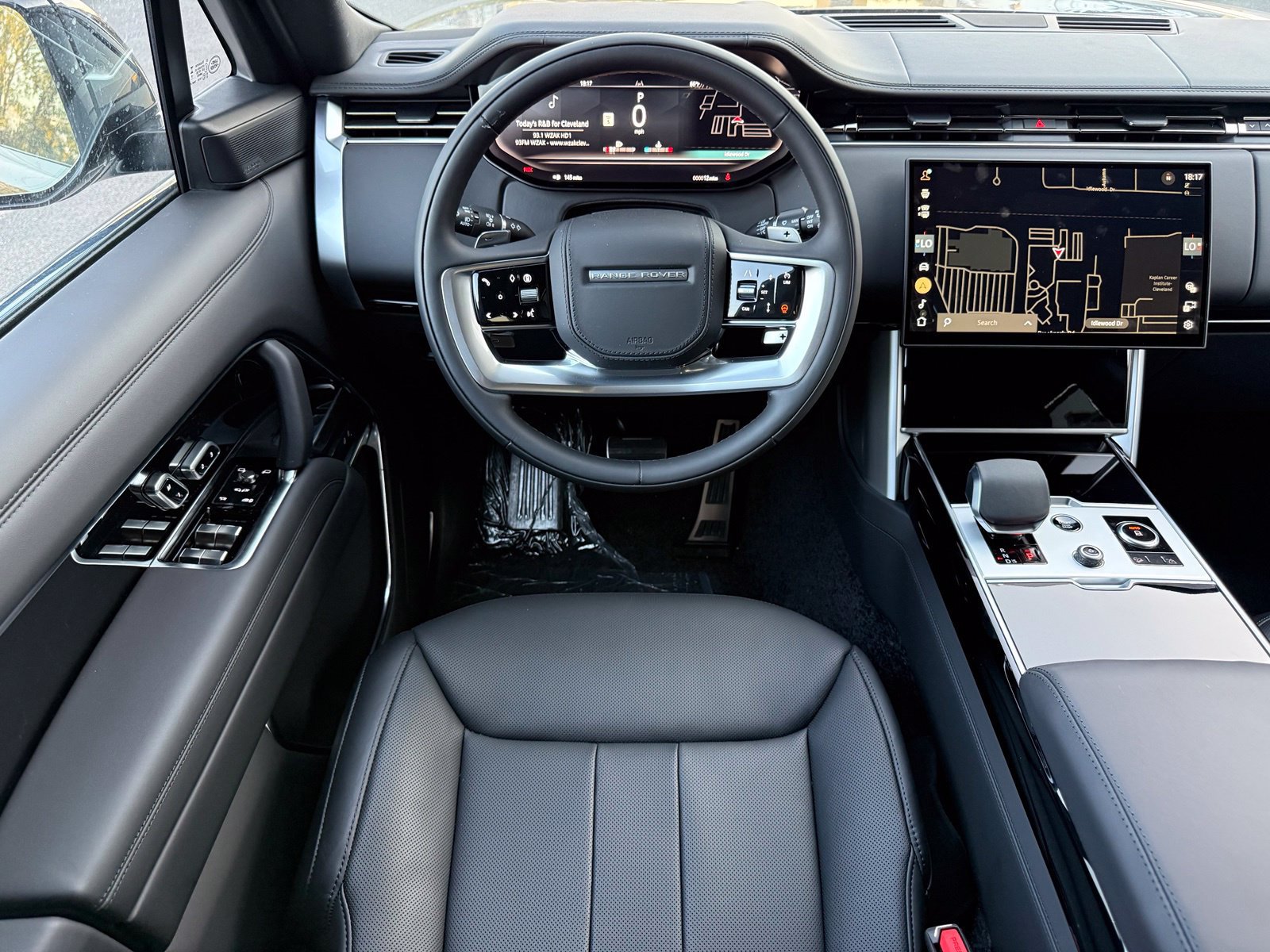 New 2027 Land Rover Range Rover Long Wheelbase SE AWD/4WD image 34