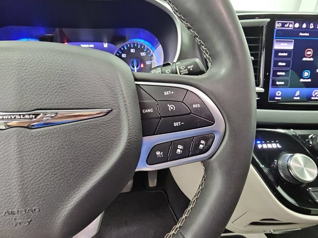 Used 2023 Chrysler Pacifica Touring-L FWD image 27