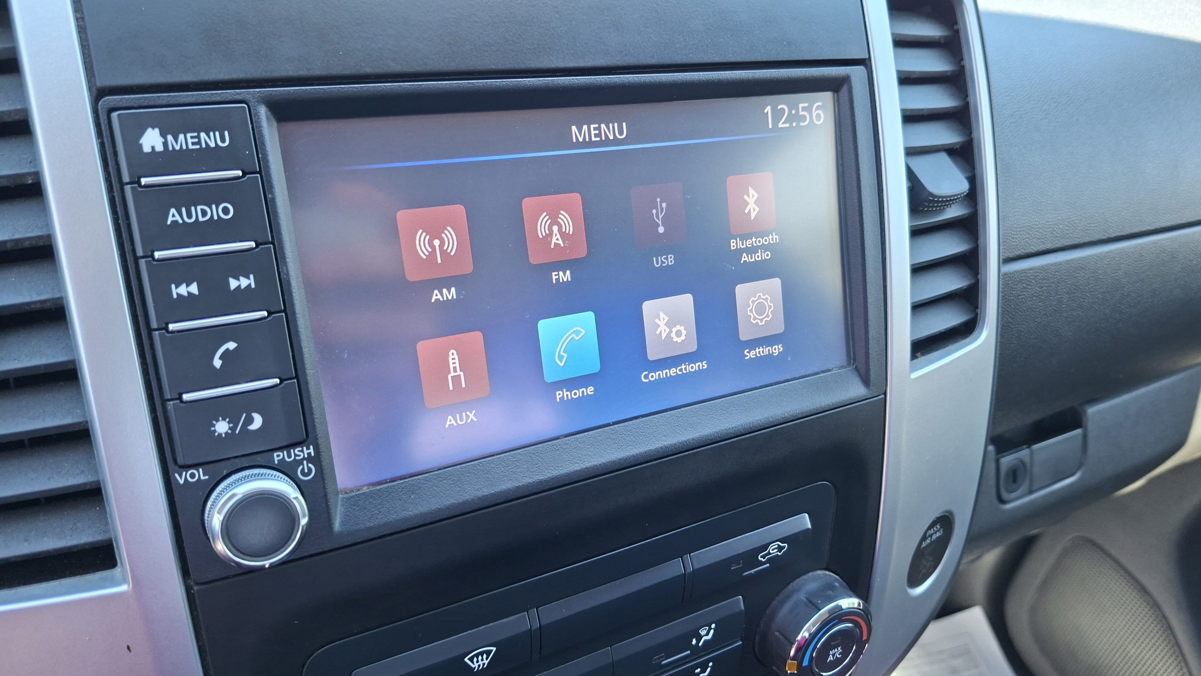 Used 2019 Nissan Frontier SV image 17