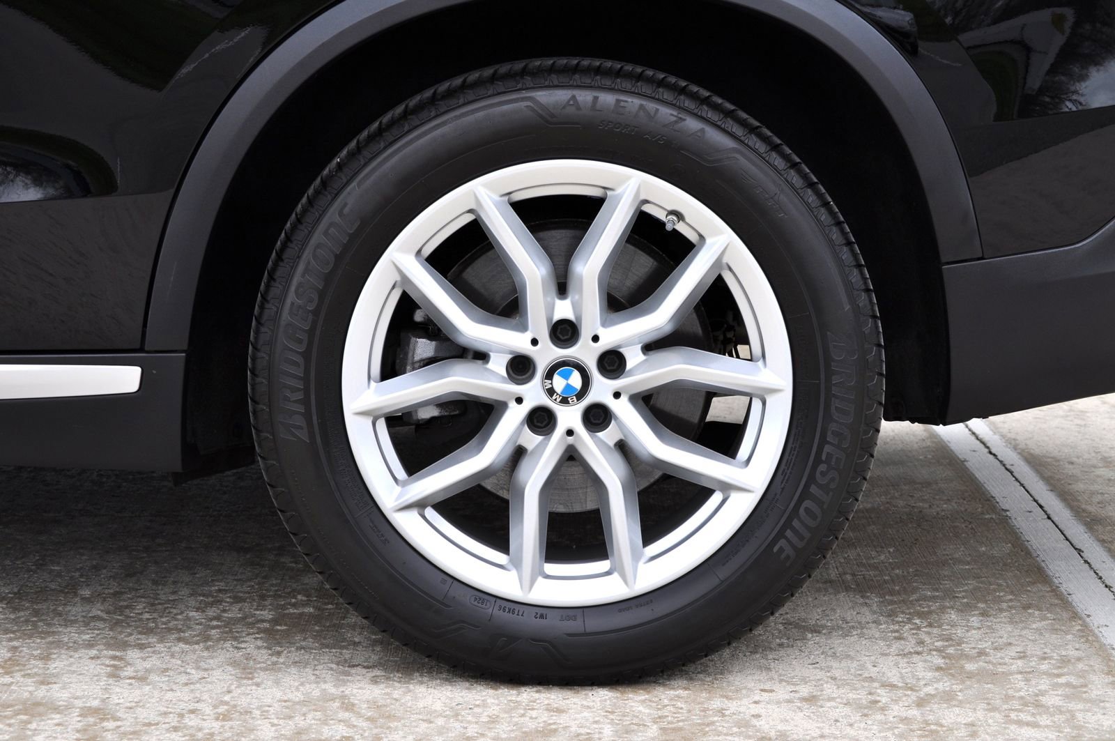 Used 2023 BMW X5 xDrive40i w/ Parking Assistance Package AWD/4WD image 12