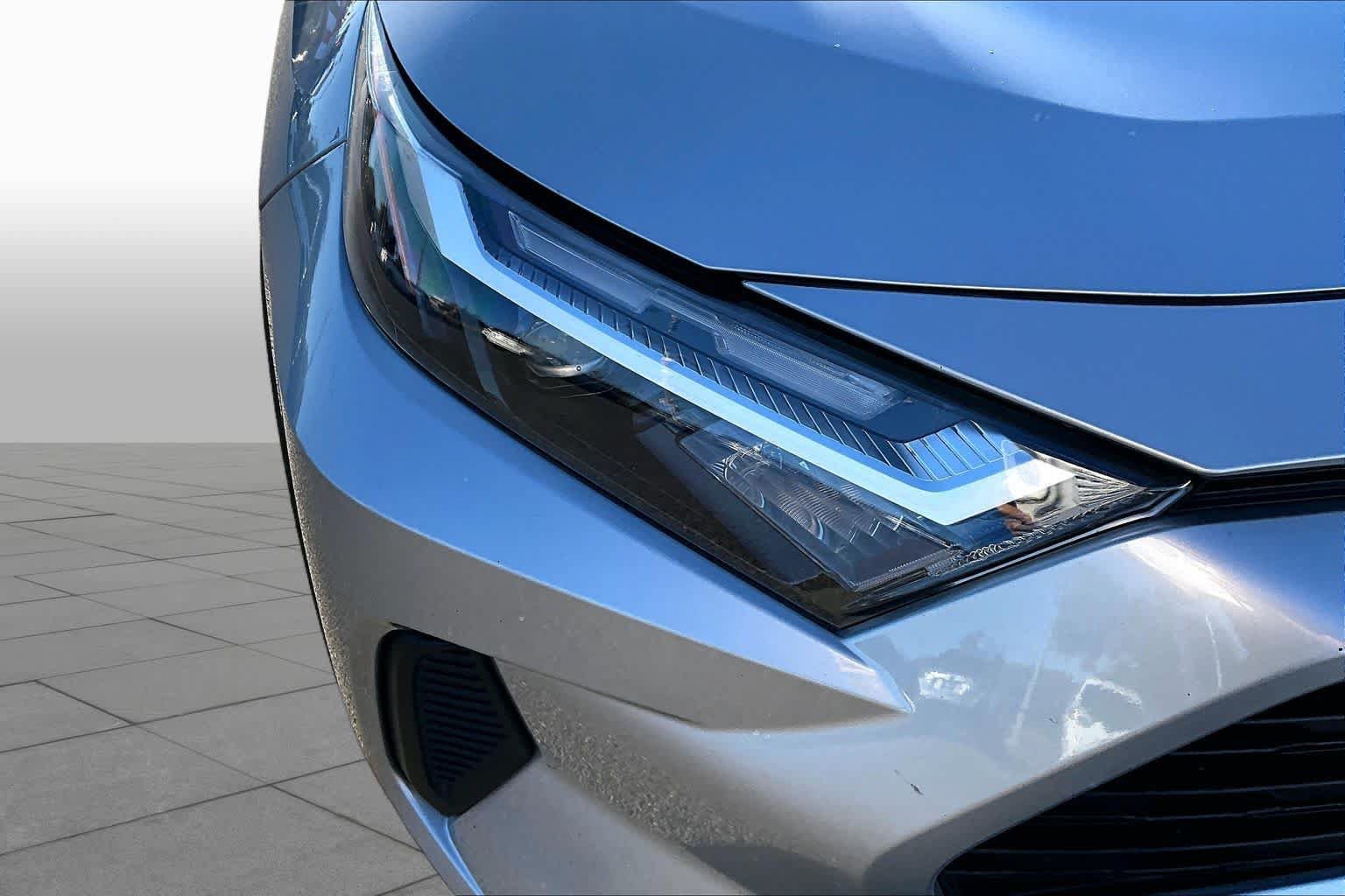 Used 2022 Toyota RAV4 XLE AWD/4WD image 27