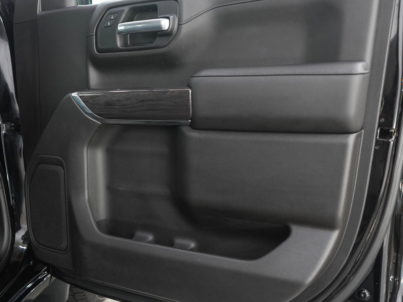 Used 2019 Chevrolet Silverado 1500 LTZ AWD/4WD image 9