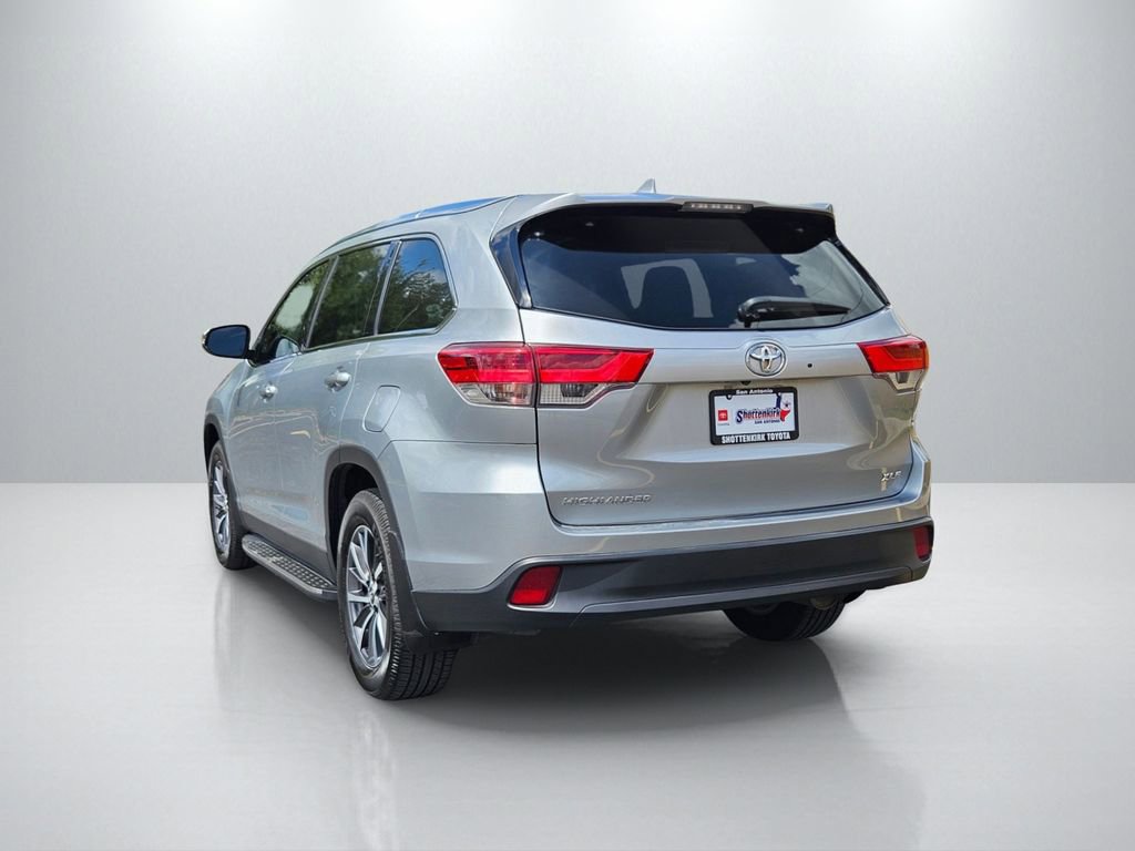 Used 2019 Toyota Highlander XLE FWD image 7