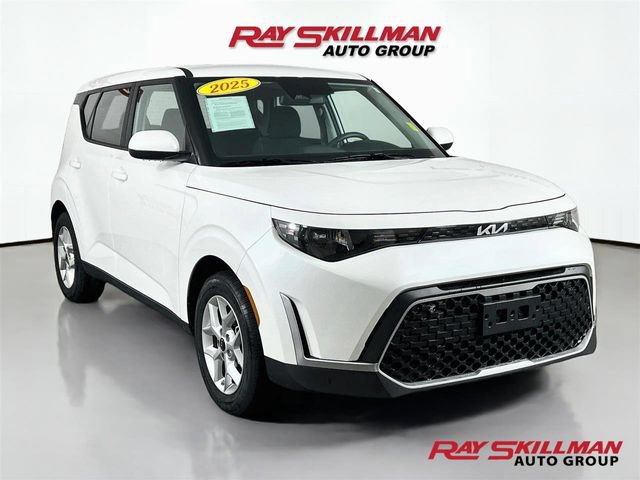 Used 2025 Kia Soul LX FWD image 1
