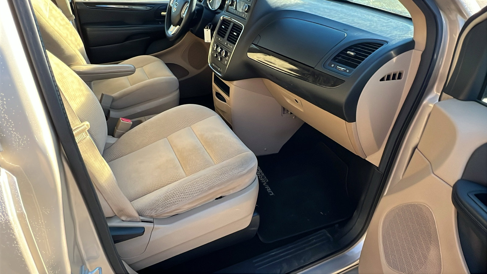 Used 2016 Dodge Grand Caravan SE w/ Quick Order Package 29E SE image 19