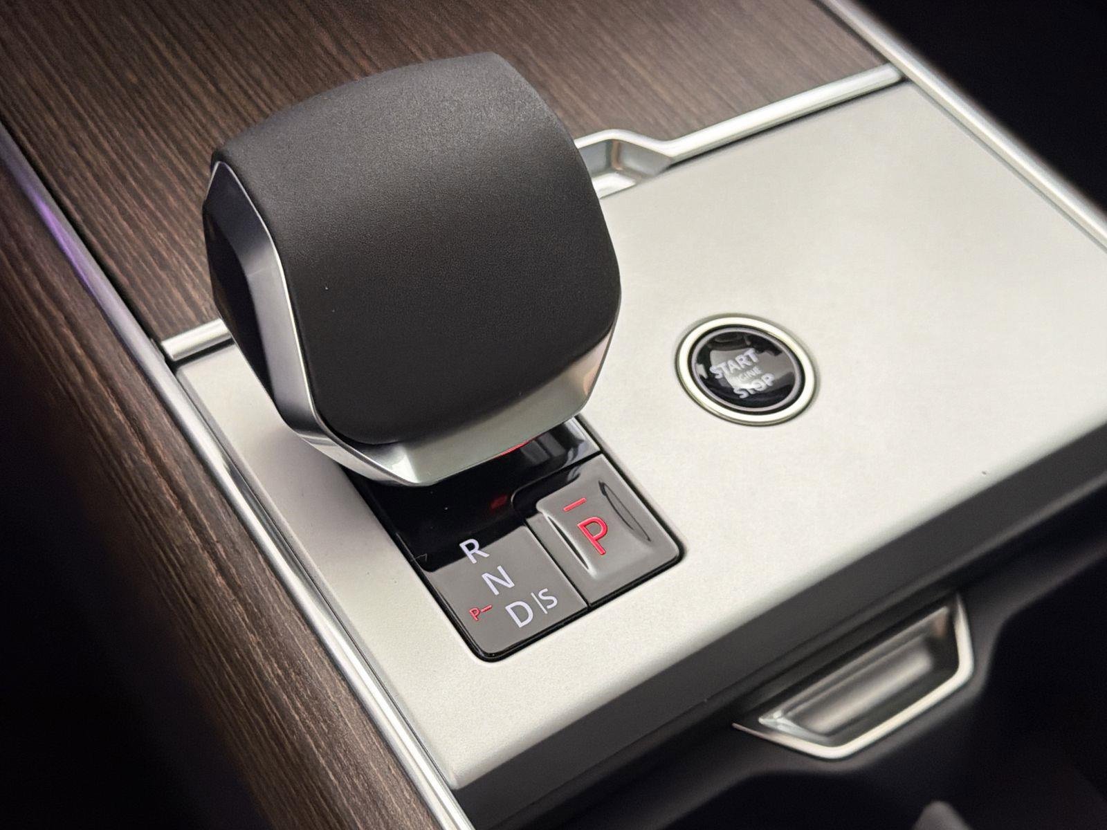 New 2026 Land Rover Range Rover SE image 16