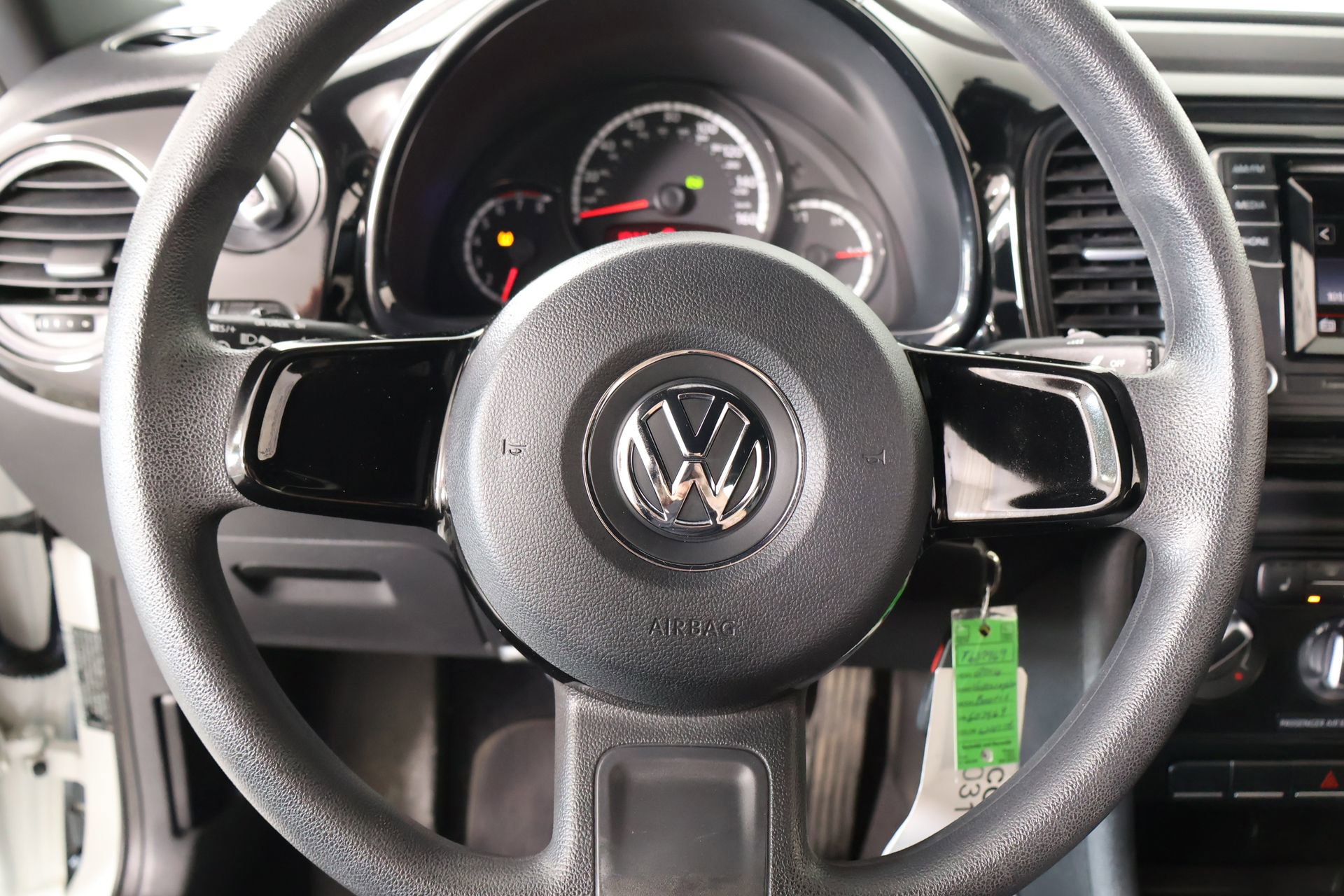 Used 2016 Volkswagen Beetle 1.8T Classic FWD image 3