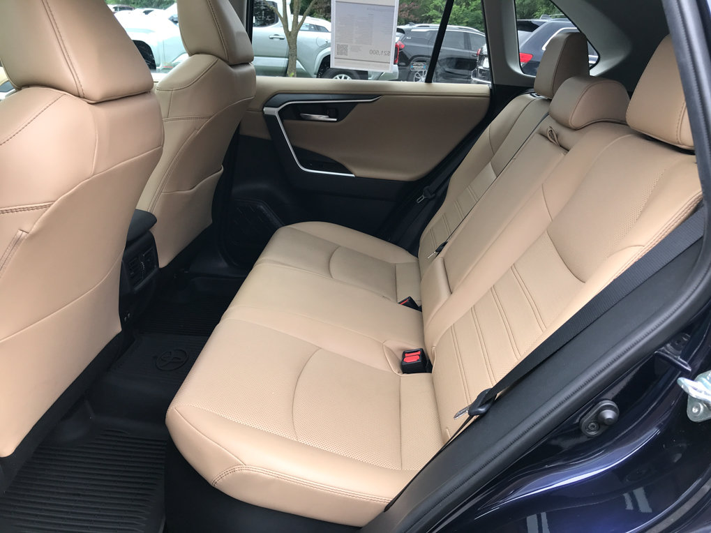Used 2020 Toyota RAV4 Limited AWD/4WD image 28