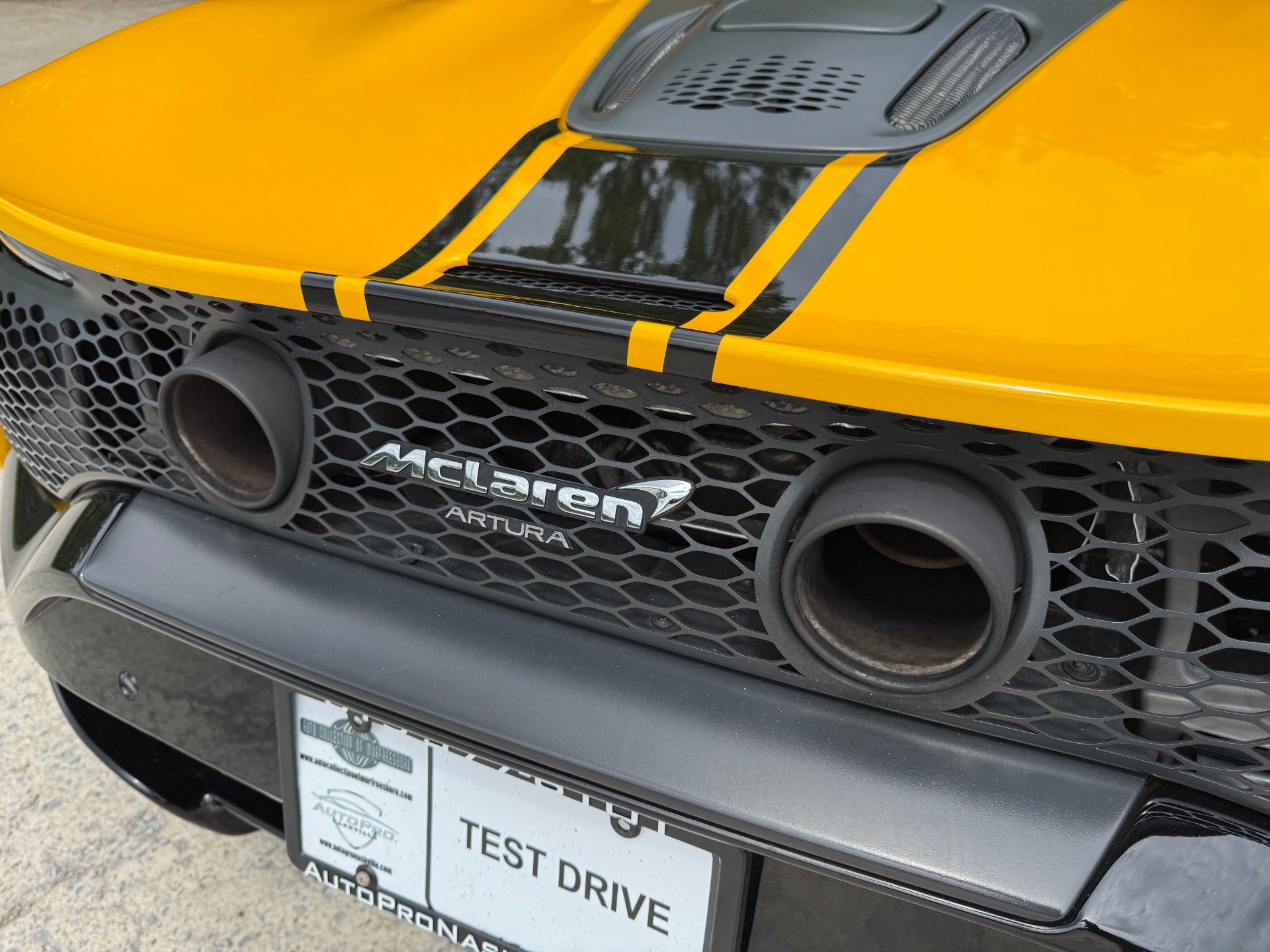 Used 2024 McLaren Artura RWD image 58