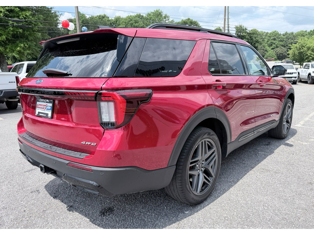 Used 2025 Ford Explorer ST-Line w/ ST-Line Street Pack AWD/4WD image 6