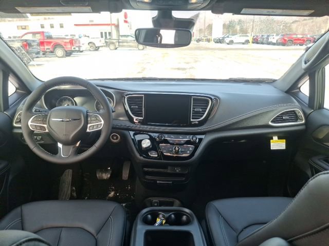 New 2026 Chrysler Pacifica Select image 13